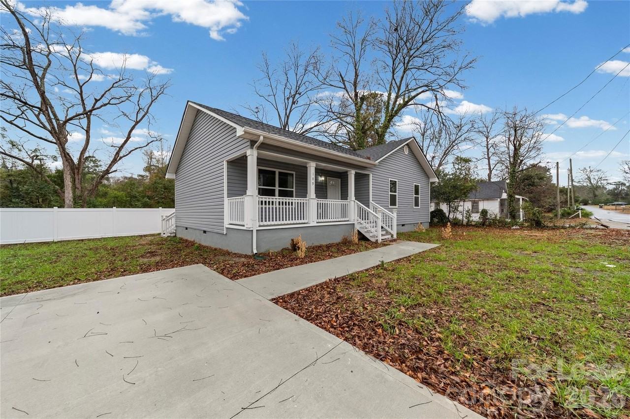 109 Haddock Rd - Photo 2 of 48