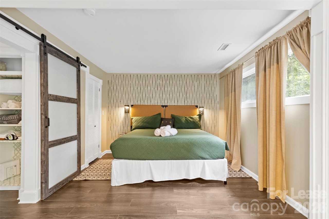 25033 Molokai Dr Uppr Unit - Photo 2 of 38