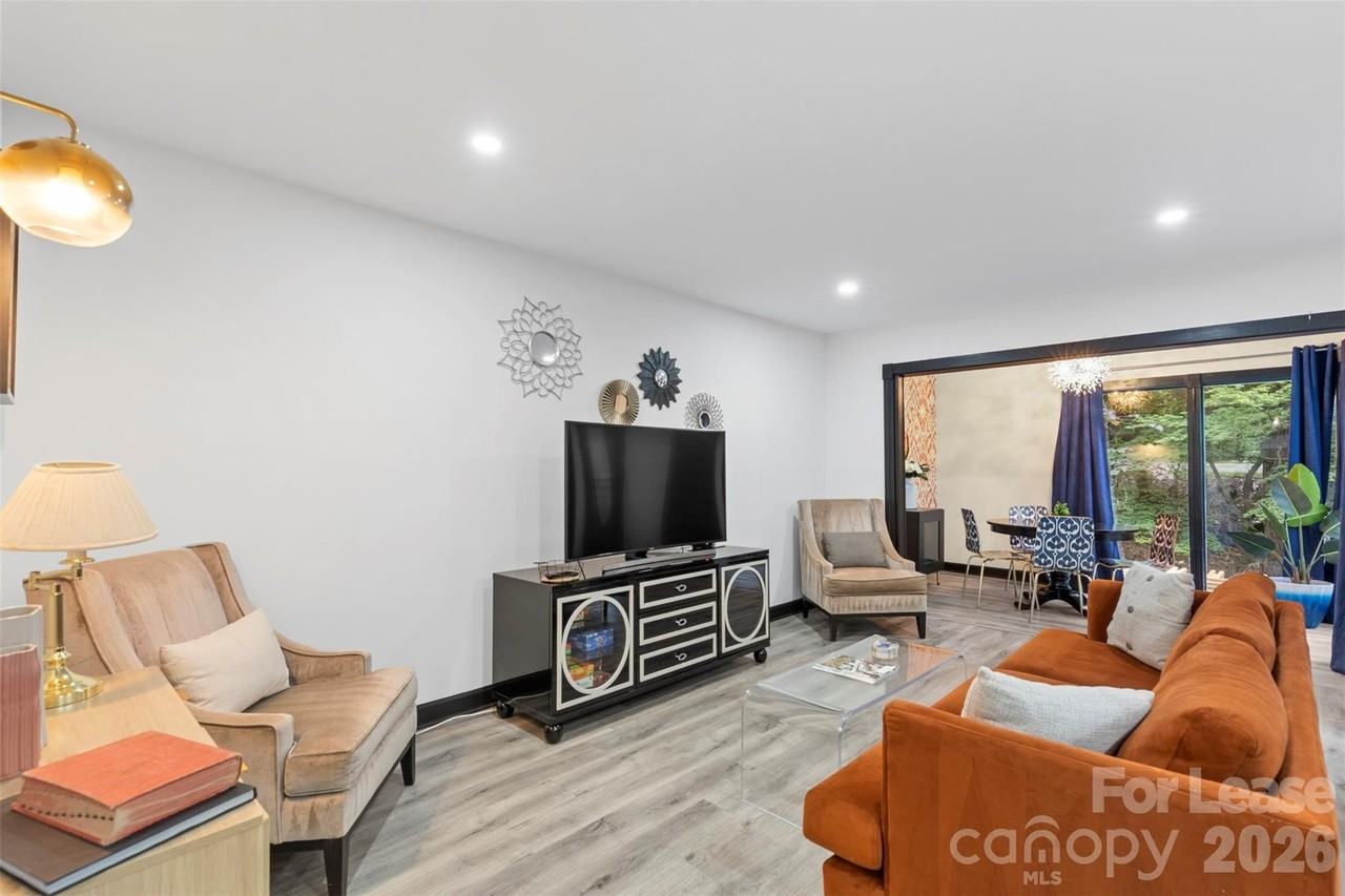 25033 Molokai Dr Uppr Unit - Photo 3 of 38