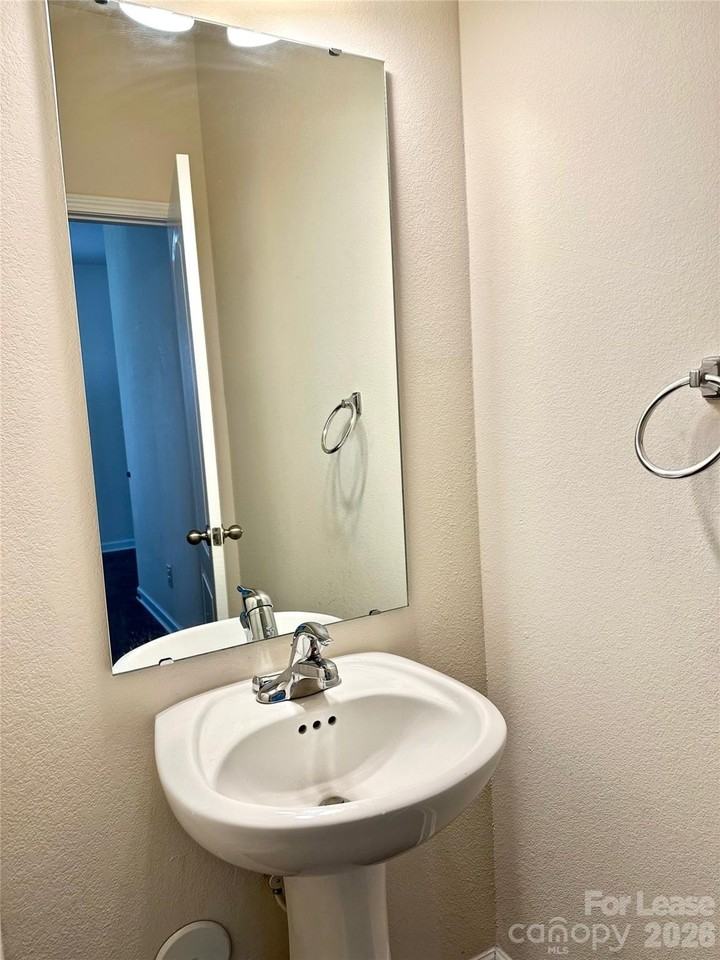 7210 Cuddington Dr - Photo 4 of 17