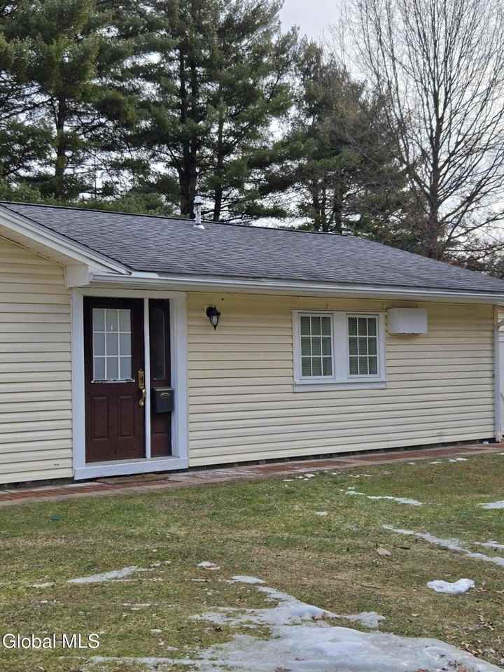 7 Bedford Dr Apt 1 #1 - Photo 3 of 19