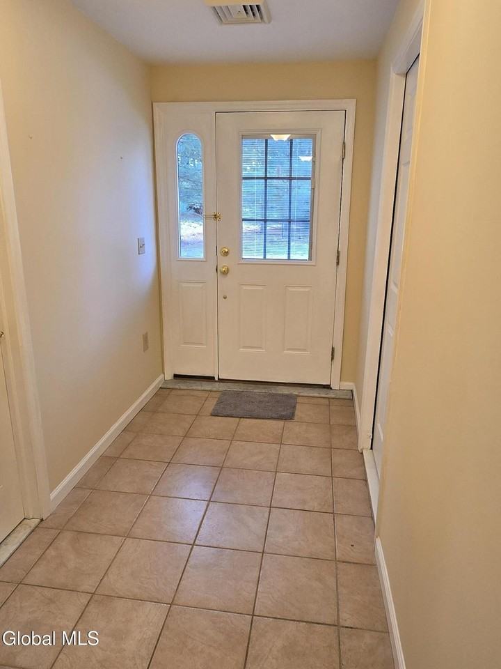 7 Bedford Dr Apt 1 #1 - Photo 4 of 19