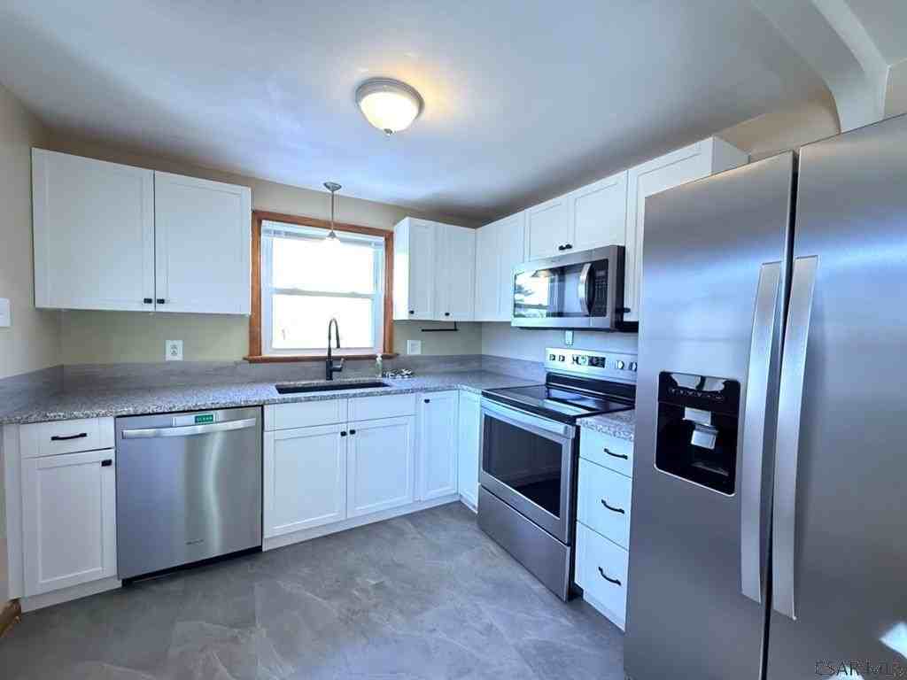 617 Freedom Ave - Photo 4 of 19