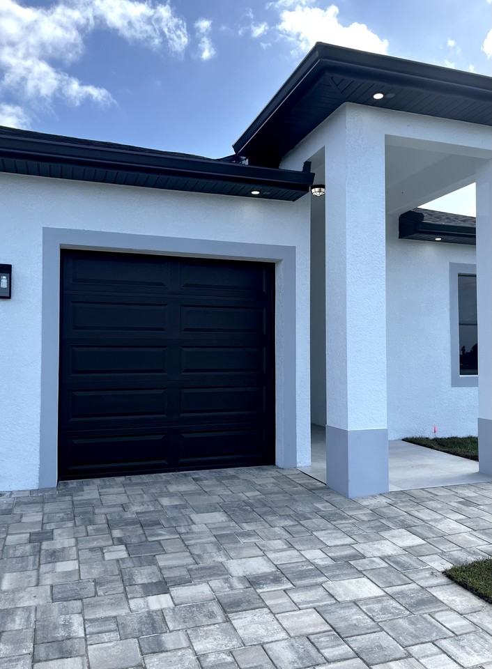 1253 Columbus Boulevard Fort Myers FL 33913 - Photo 2 of 41