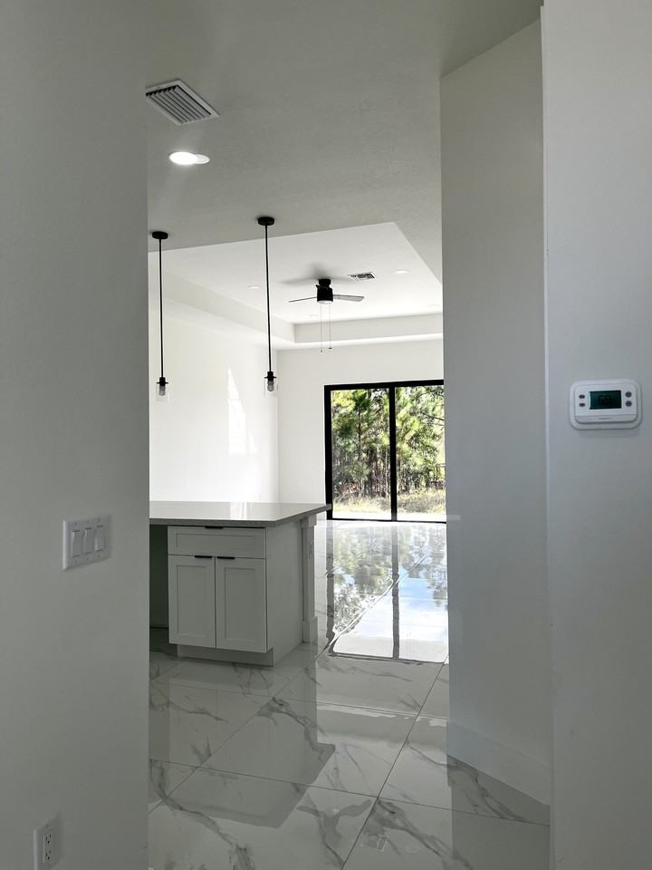 1253 Columbus Boulevard Fort Myers FL 33913 - Photo 3 of 41