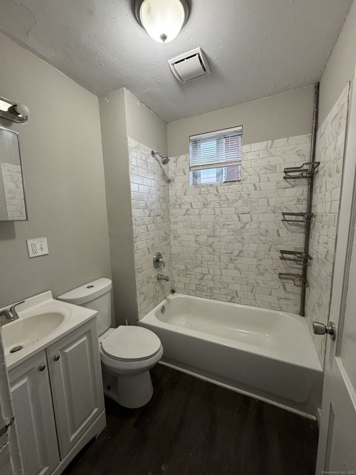 119 Carmel St #2 - Photo 5 of 10