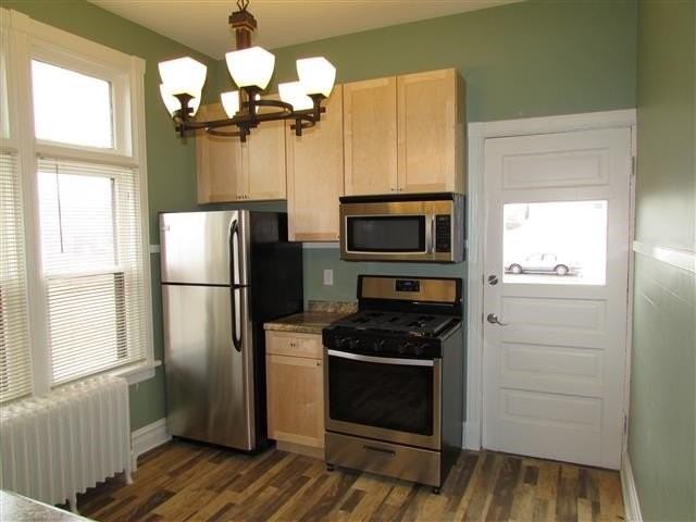 1312 Hughitt Ave - Photo 2 of 8