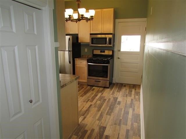 1312 Hughitt Ave - Photo 3 of 8