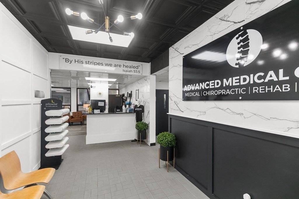 926 Ross Clark Cir - Photo 4 of 28