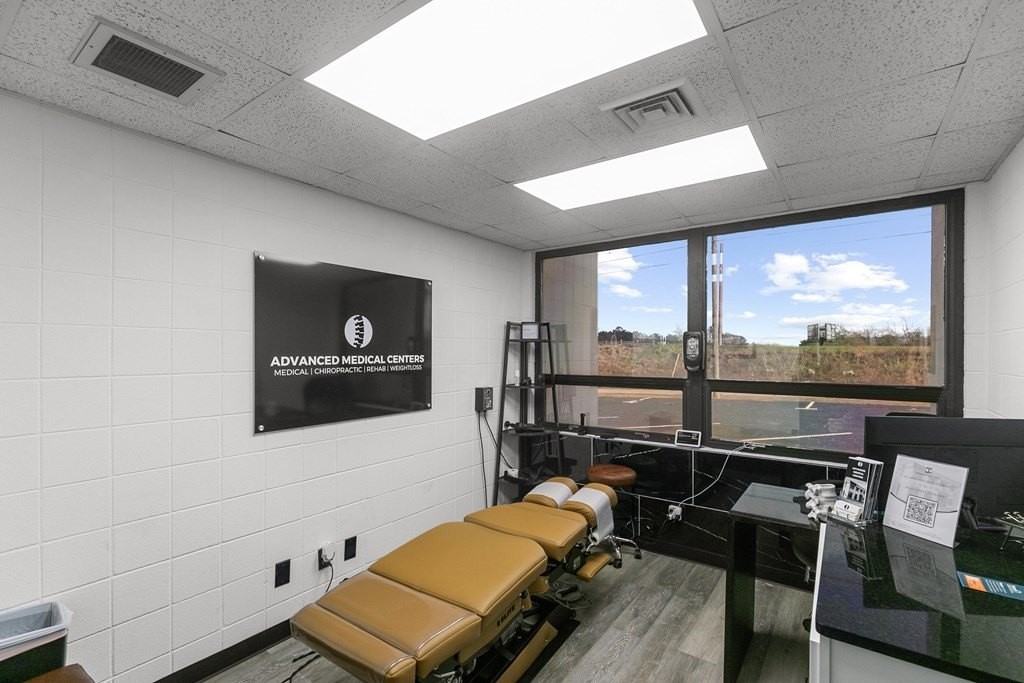 926 Ross Clark Cir - Photo 7 of 28