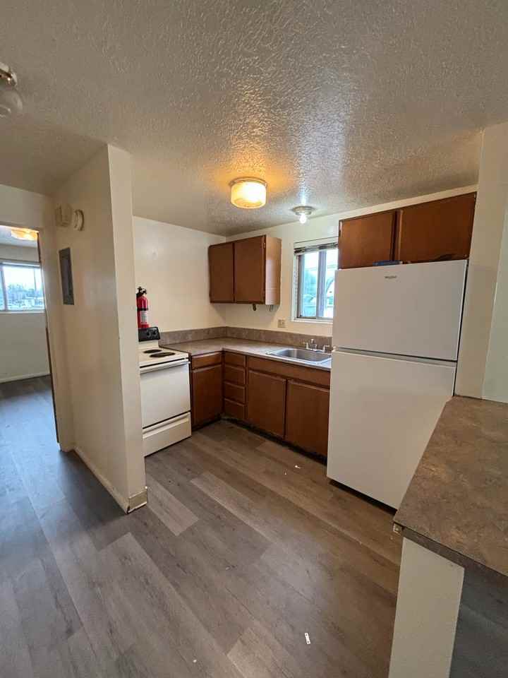 486 Whittier Street - Photo 4 of 6