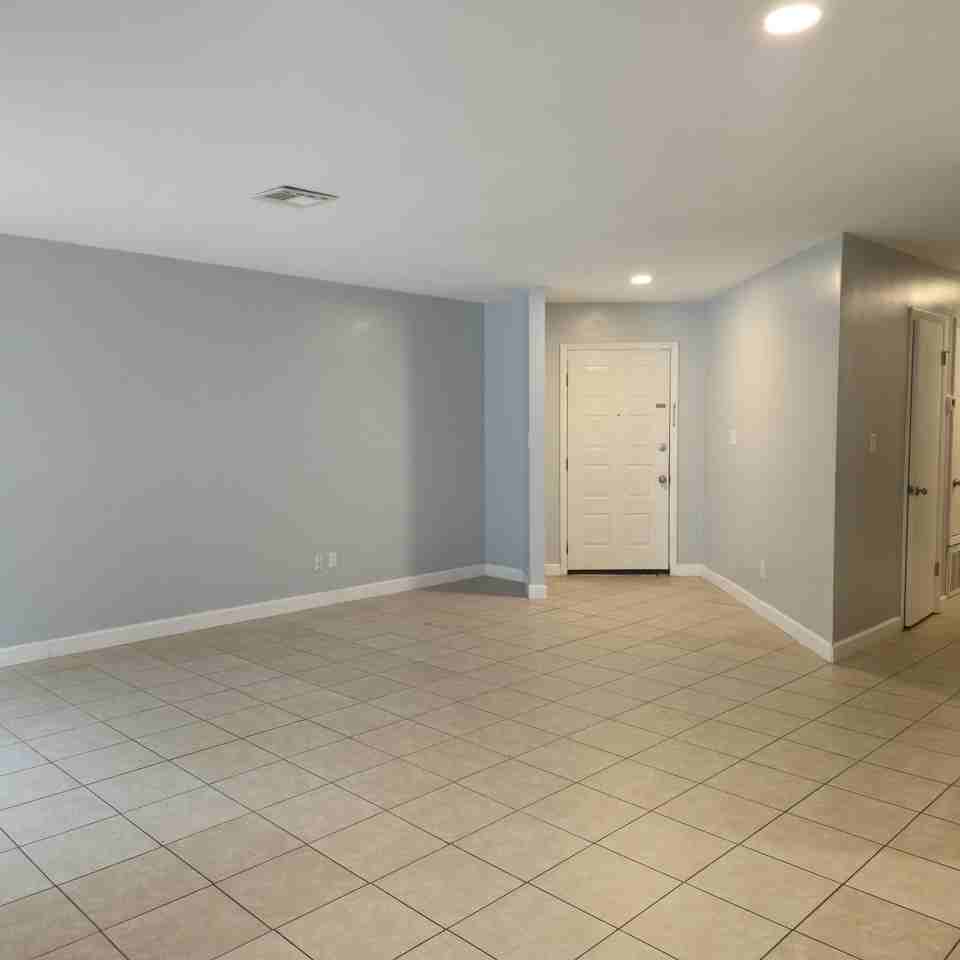 348 Woodham Ct - Photo 5 of 21