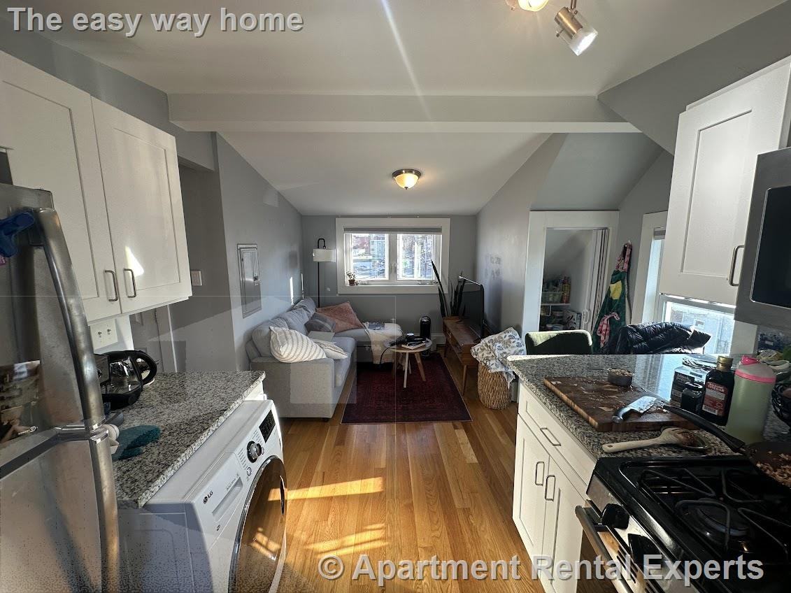 287 Beacon St #2 - Photo 4 of 13