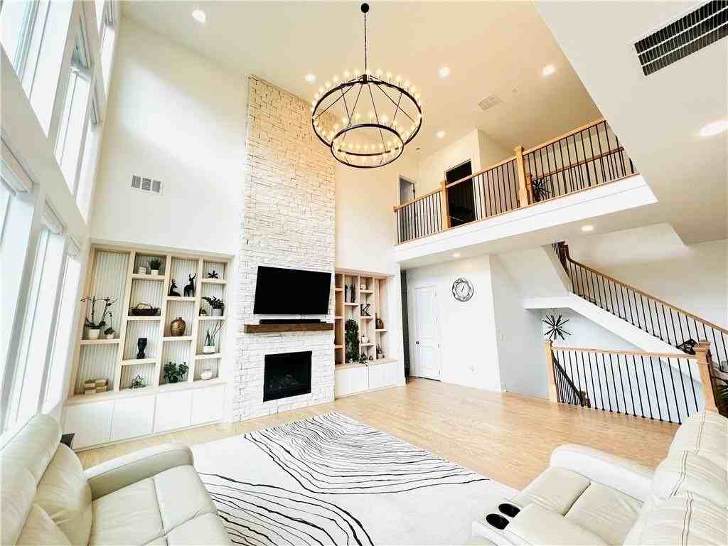 6570 Pond View Dr - Photo 3 of 22