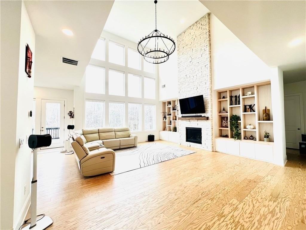 6570 Pond View Dr - Photo 4 of 22