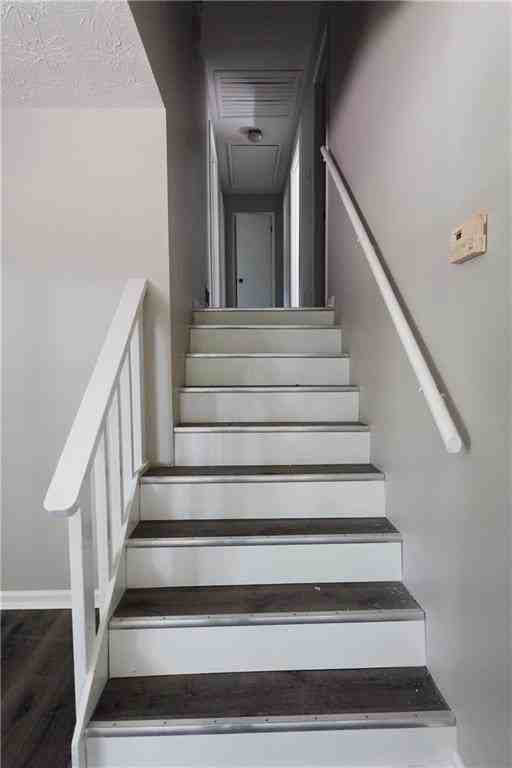 632 Plantation Blvd - Photo 5 of 17