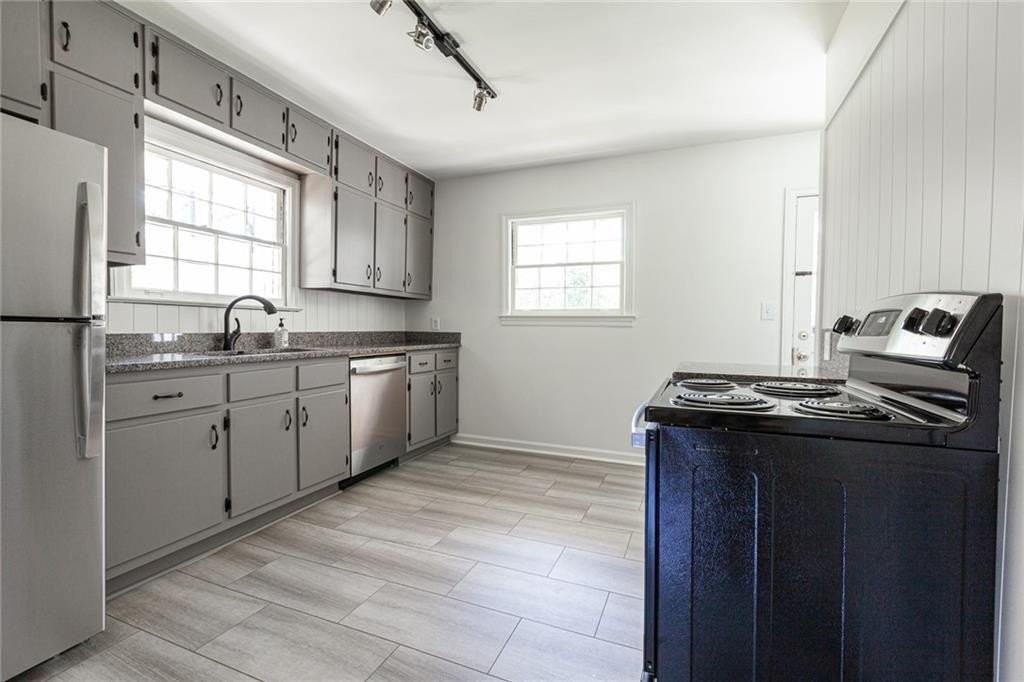 2115 Pinellas Trl - Photo 4 of 29