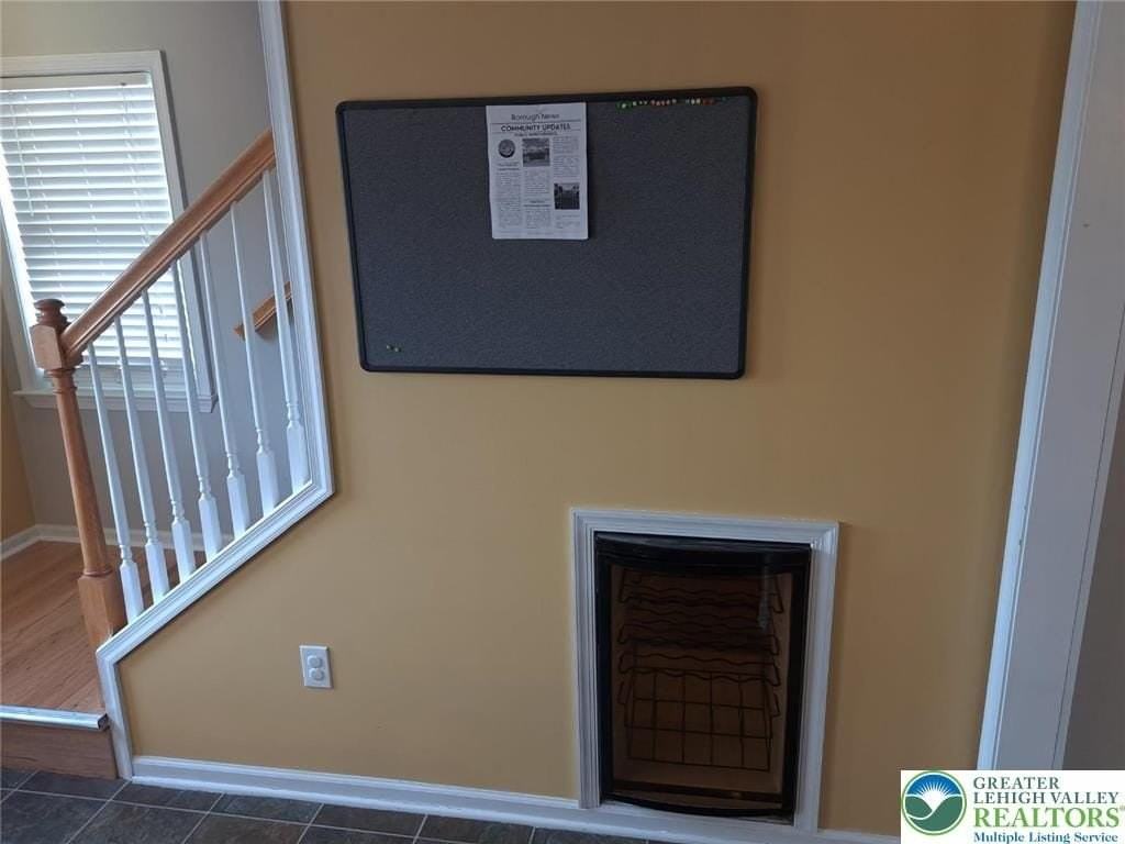 341 S Oak St - Photo 4 of 25