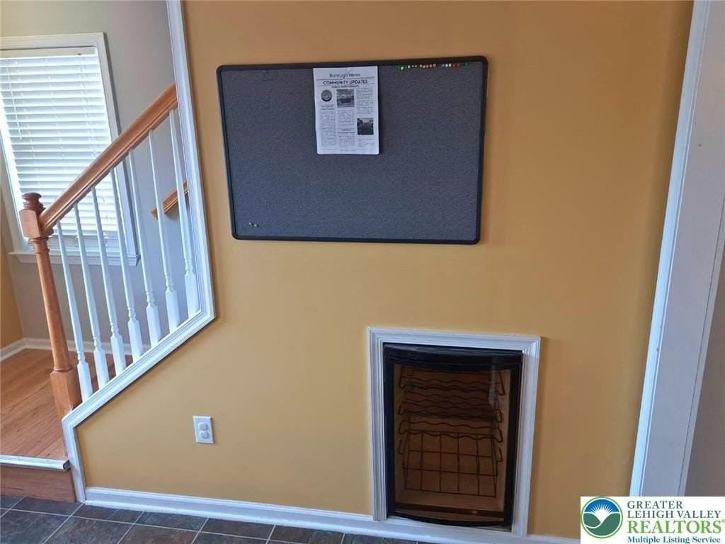 341 S Oak St - Photo 5 of 25