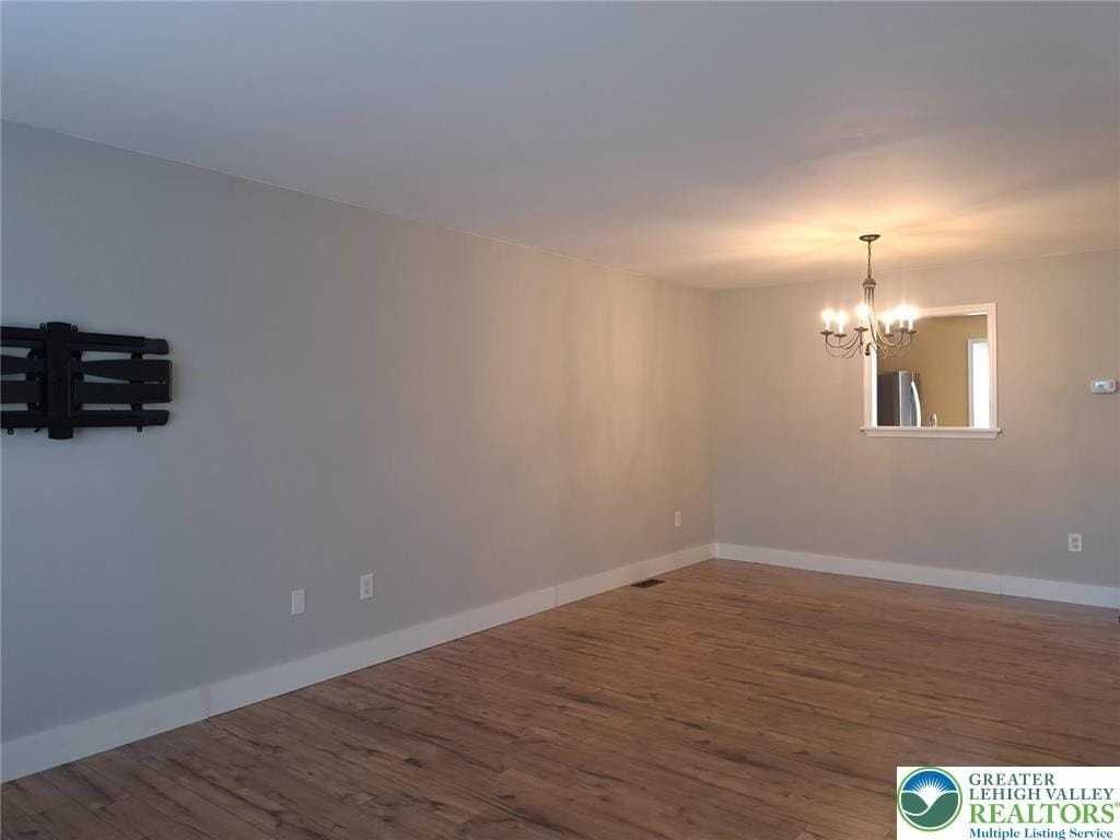 341 S Oak St - Photo 7 of 25