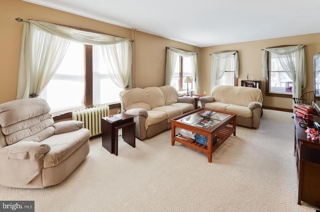 128 Oak St - Photo 3 of 16