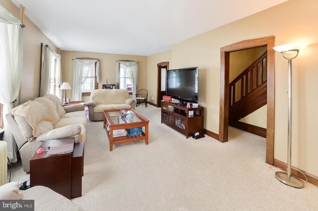 128 Oak St - Photo 4 of 16