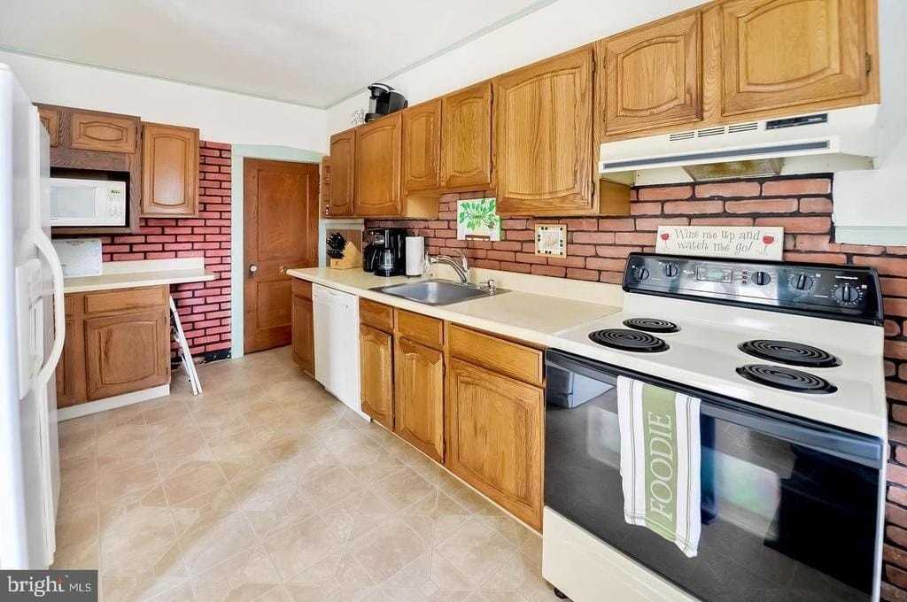 128 Oak St - Photo 7 of 16