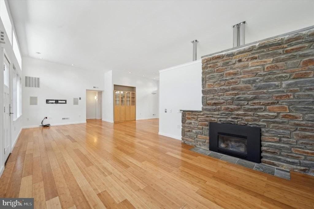 29 Rolling Rd - Photo 3 of 25