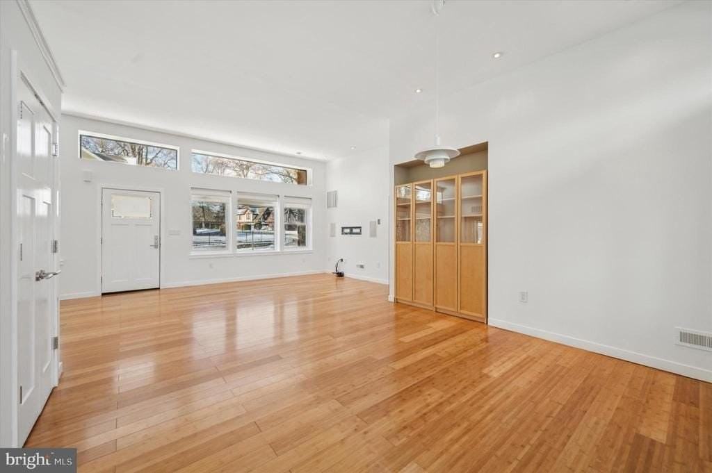 29 Rolling Rd - Photo 7 of 25