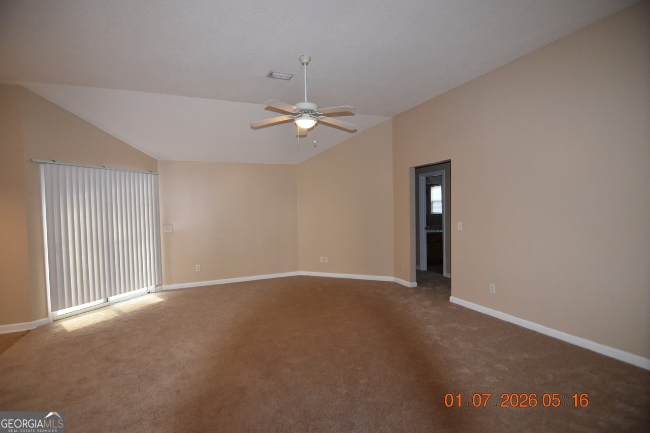 145 Huntington Dr - Photo 4 of 28