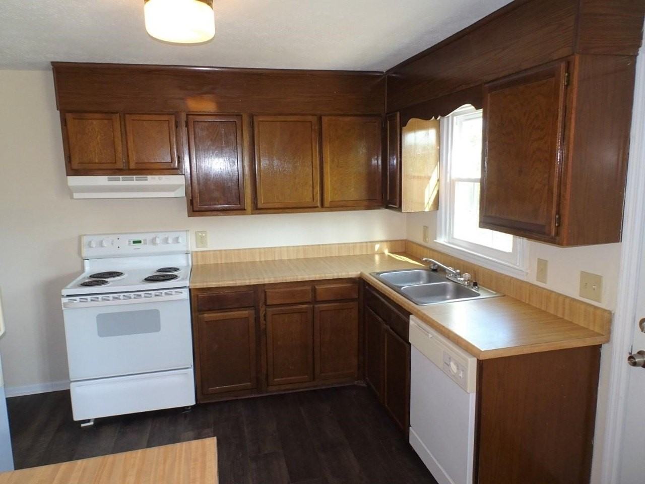 123 Old Corinth Rd - Photo 3 of 10