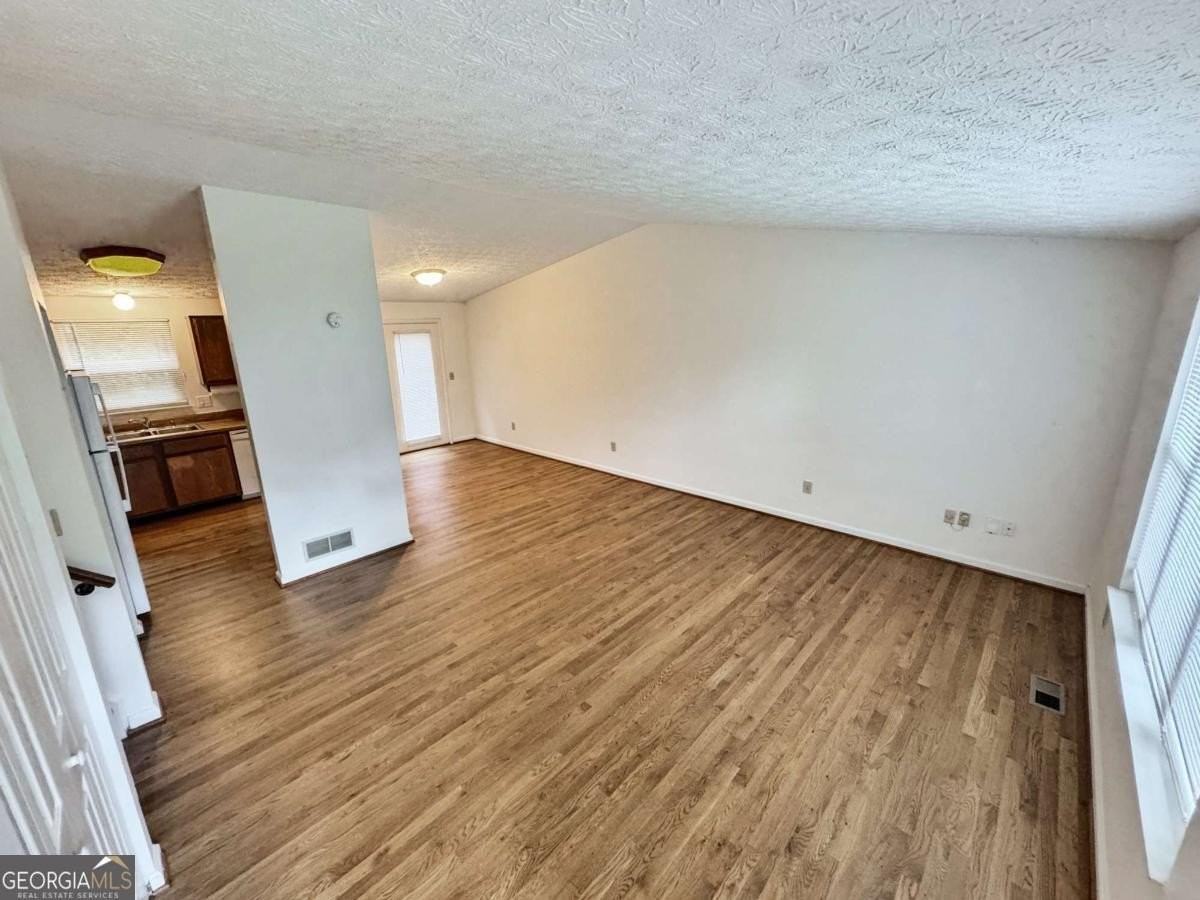 100 Roswell Farms Ct - Photo 2 of 24