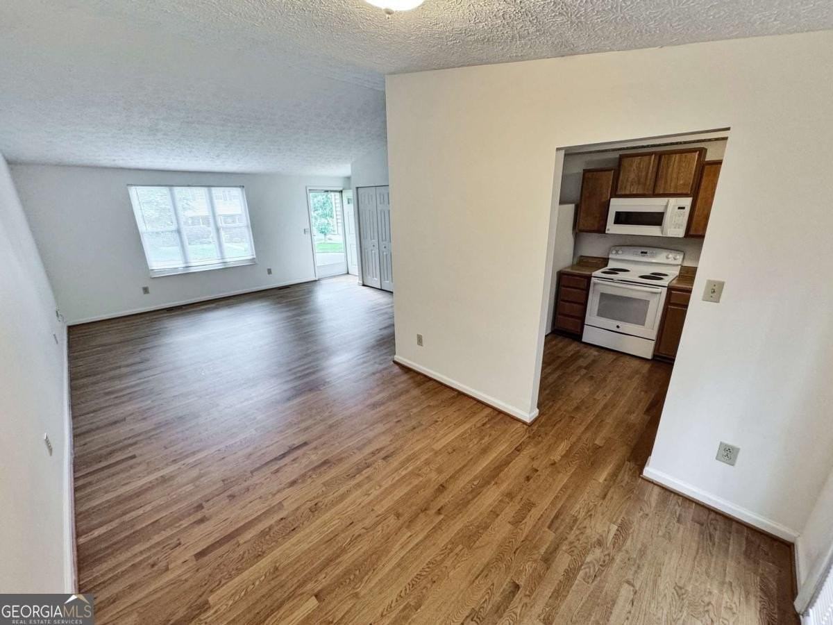 100 Roswell Farms Ct - Photo 4 of 24