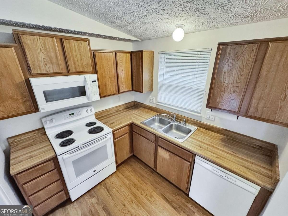 100 Roswell Farms Ct - Photo 5 of 24