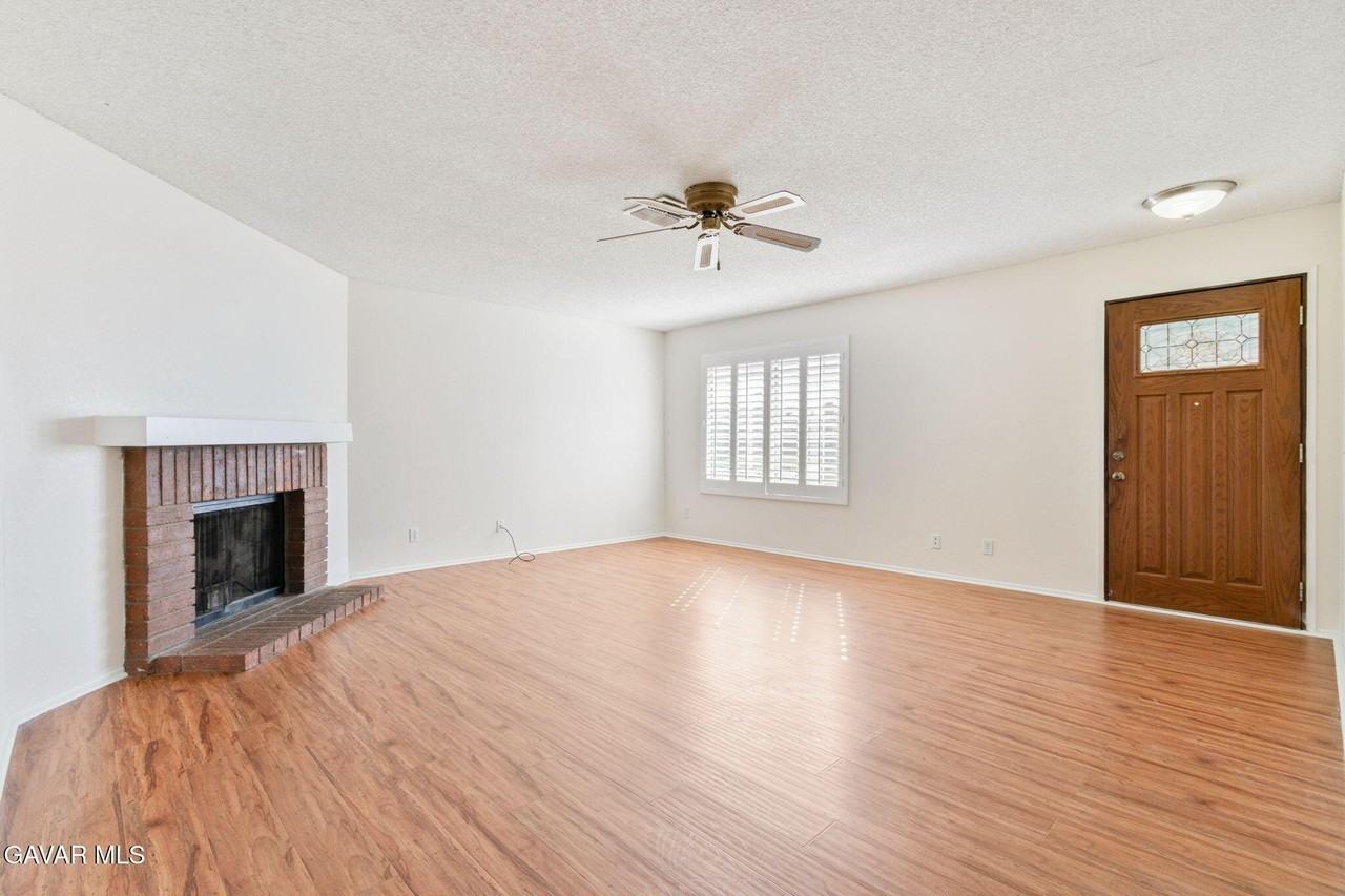 2225 W Avenue K12 - Photo 3 of 17