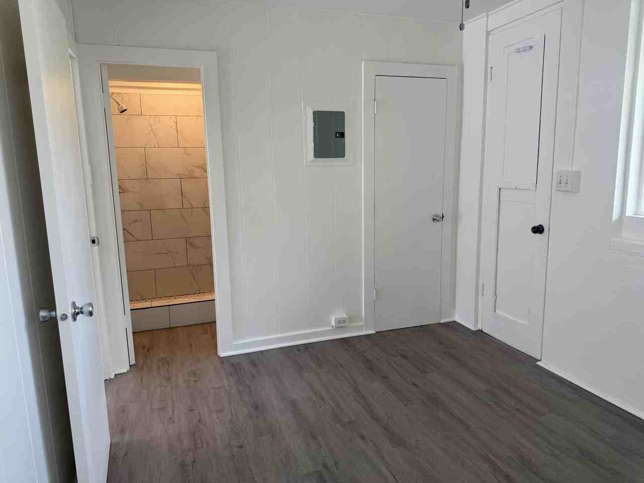 2346 Date St - Photo 3 of 6