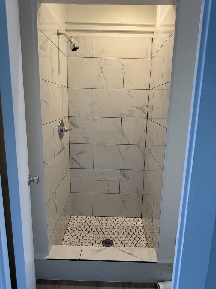 2346 Date St - Photo 5 of 6