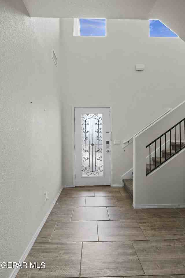 1088 Nepal Sky St - Photo 4 of 48