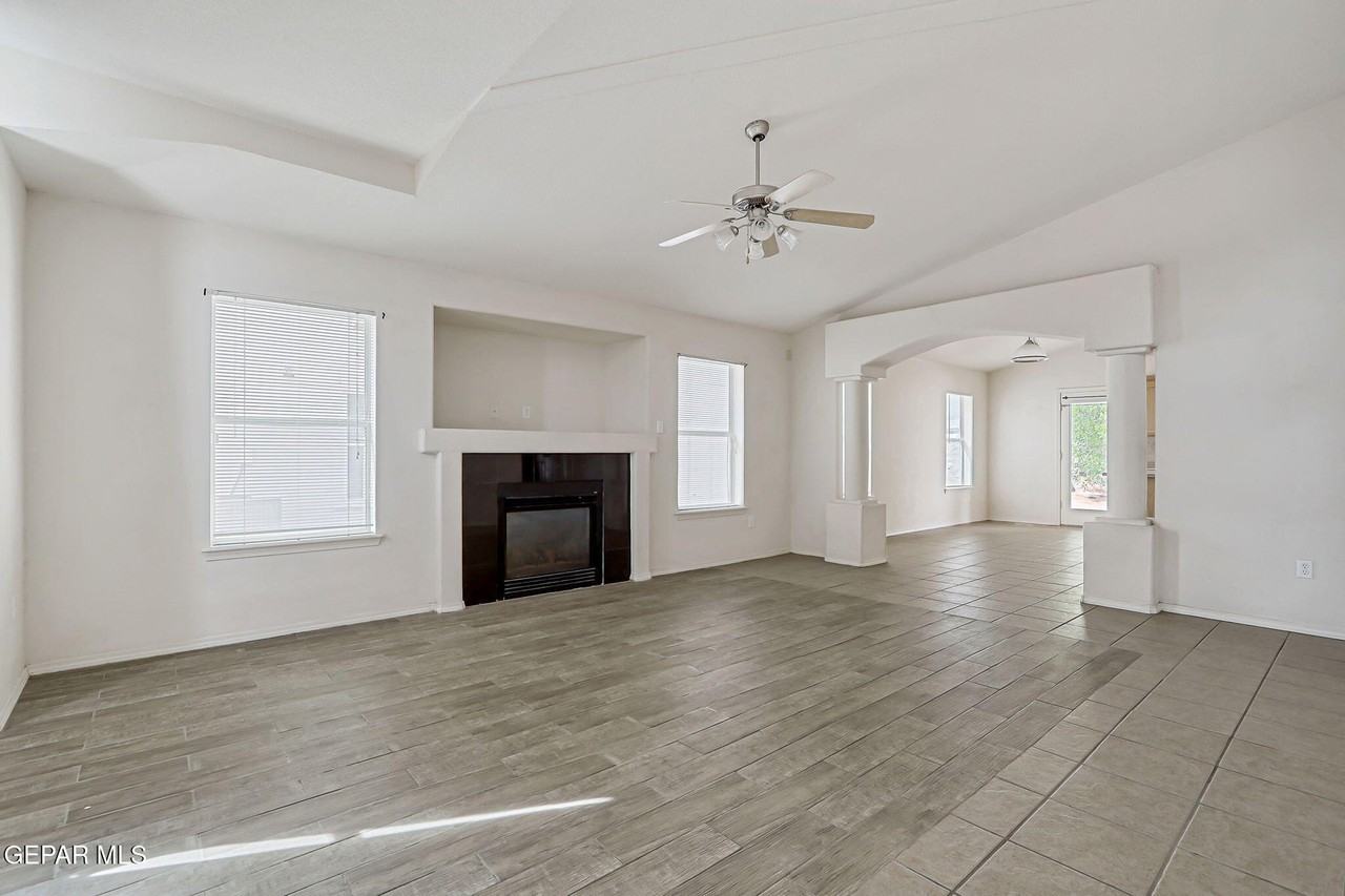 14237 Desert Stone Dr - Photo 2 of 38