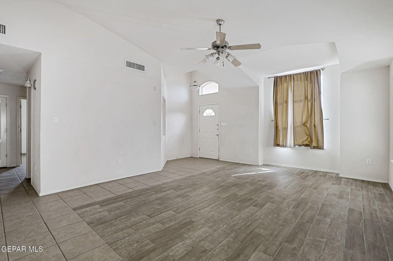 14237 Desert Stone Dr - Photo 3 of 38