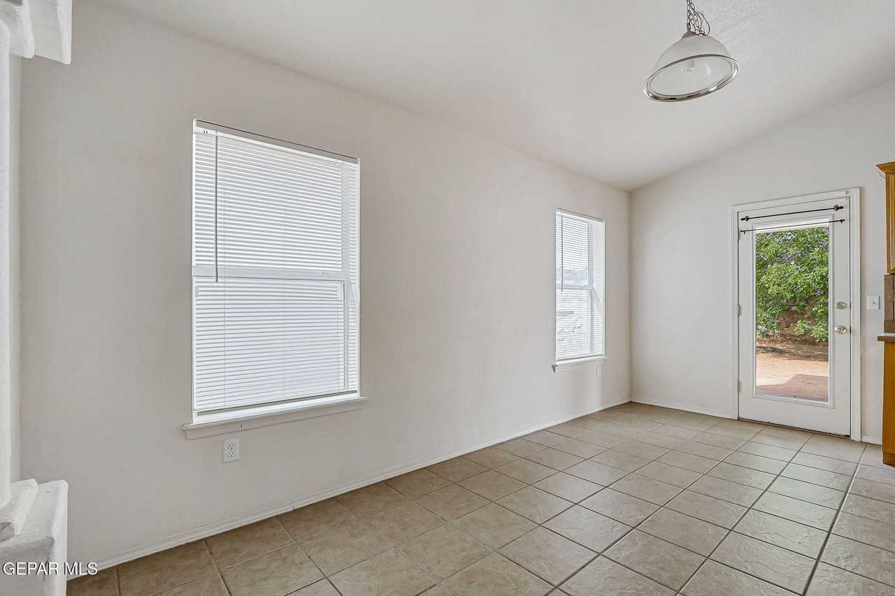 14237 Desert Stone Dr - Photo 4 of 38