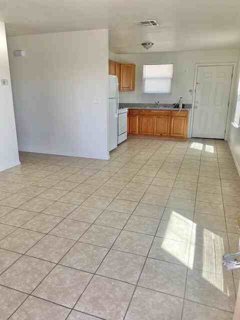 300 New Haven Dr Unit B #B - Photo 4 of 19