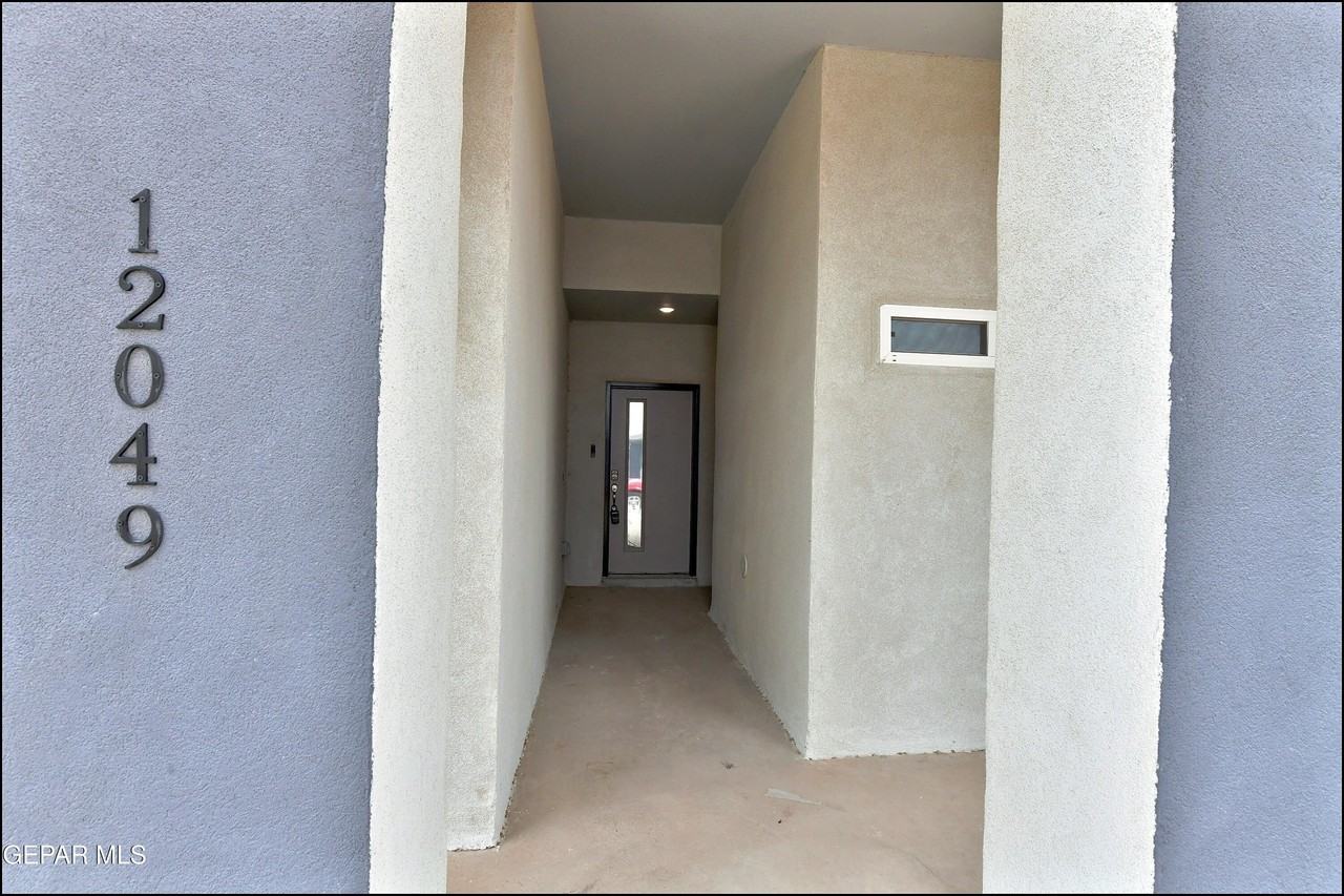 12049 Hidden Gardens Pl - Photo 5 of 45