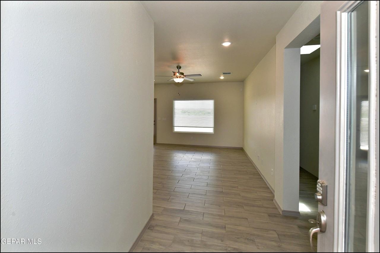 12049 Hidden Gardens Pl - Photo 6 of 45