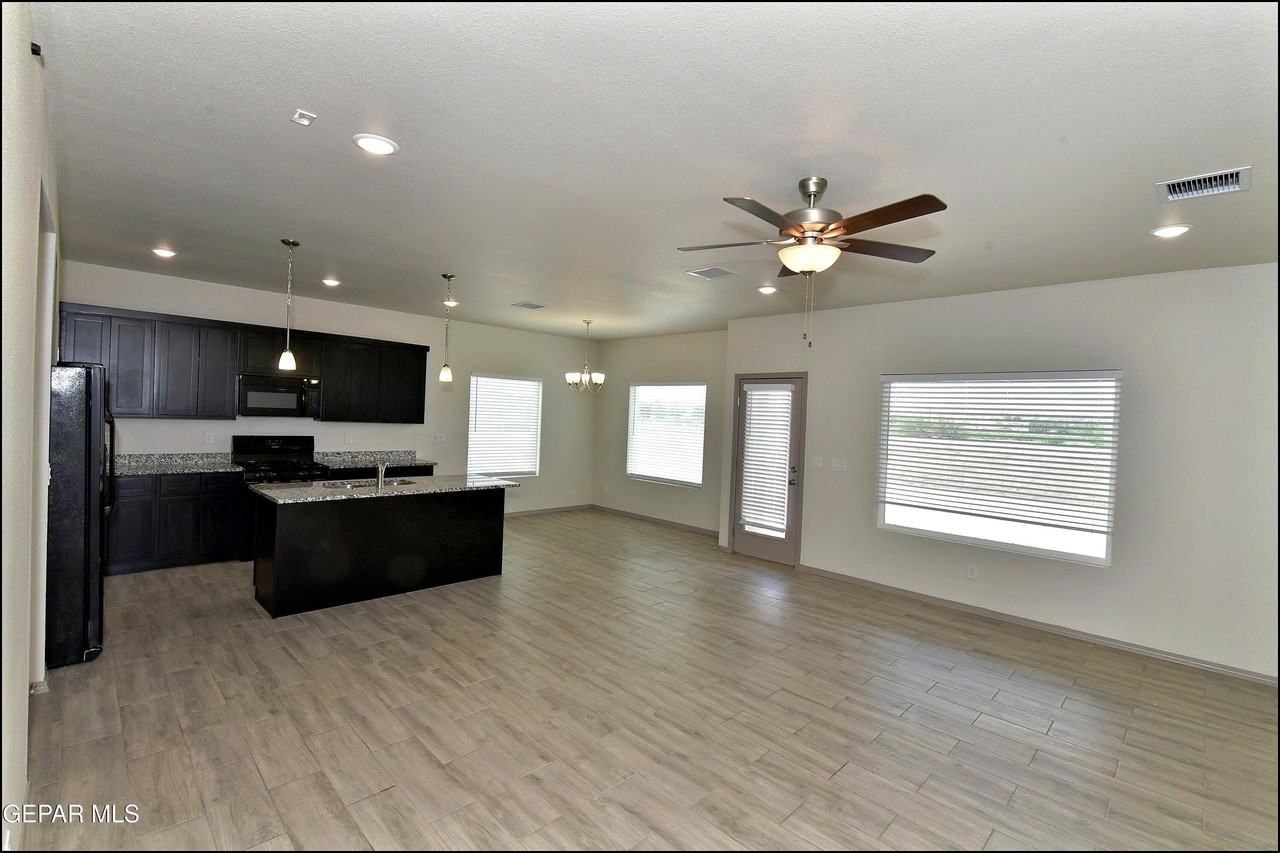 12049 Hidden Gardens Pl - Photo 7 of 45