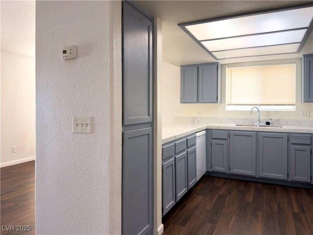 1320 Pacific Terrace Dr - Photo 4 of 21