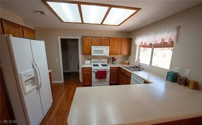 9004 Litchfield Ave - Photo 6 of 50