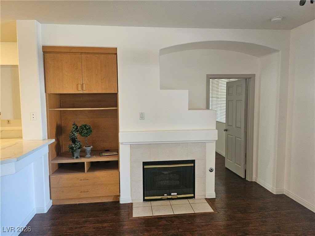 2266 Surrey Meadows Ave - Photo 5 of 11