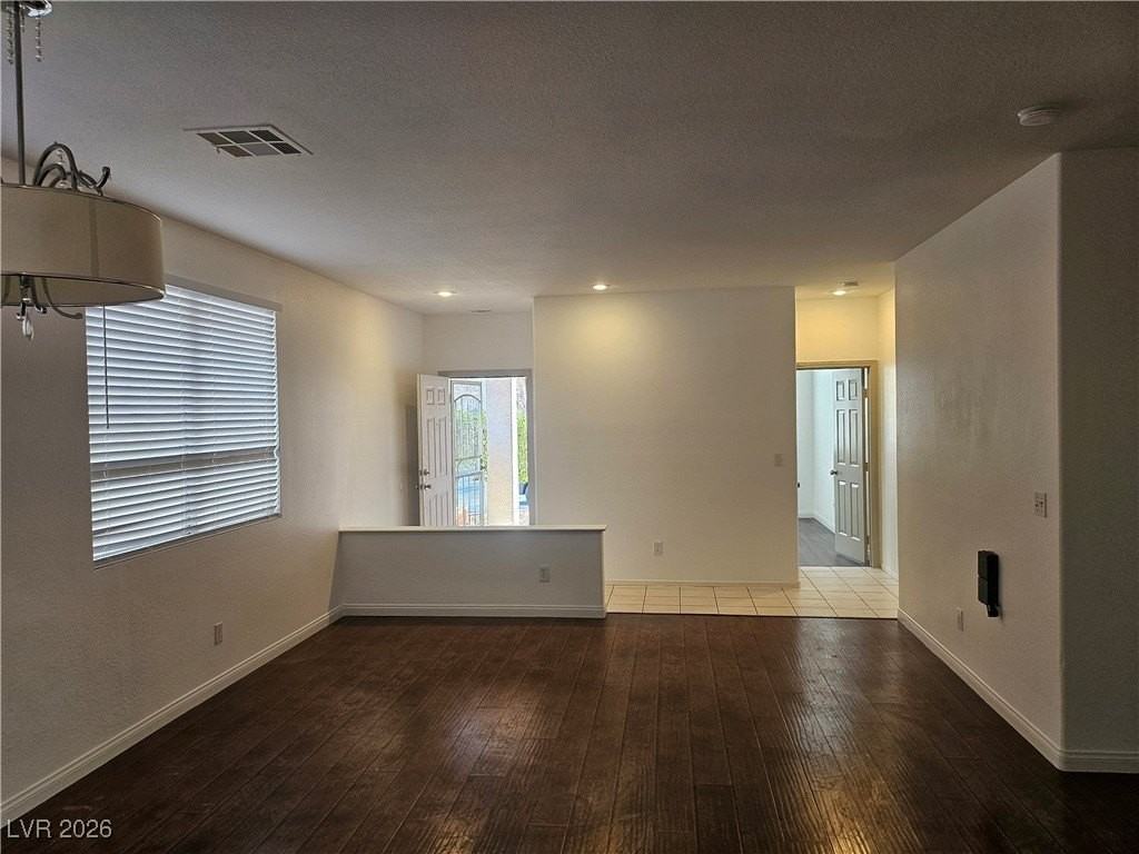 2266 Surrey Meadows Ave - Photo 6 of 11