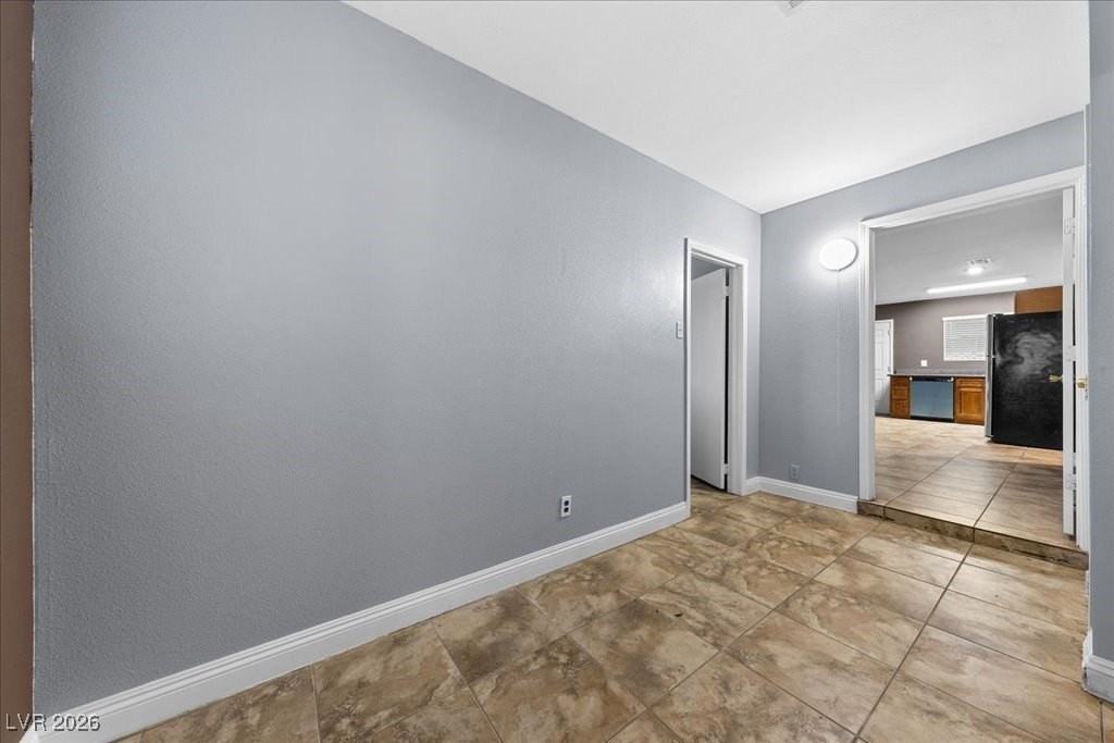 6440 Bugbee Ave - Photo 7 of 23